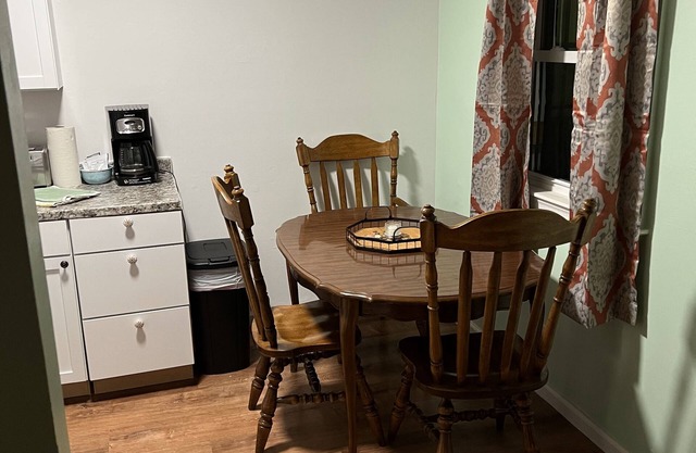 Water Front 2 Bedroom Upstairs Apt. - Pet Friendly, WiF, Parking, Smart TV