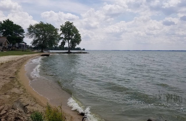 Water Front lake house, fully equipped , opened 3-1-24, dock is in the lake