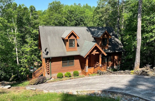 Water-Front Luxury Cabin on Keowee - Canoes, paddleboards and Kayaks!
