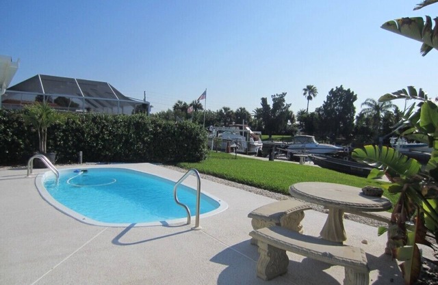 water front,pool,hot tub,fishing,close to beaches