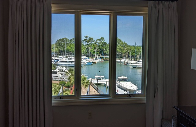 Water front top floor condo - no car required for fun!