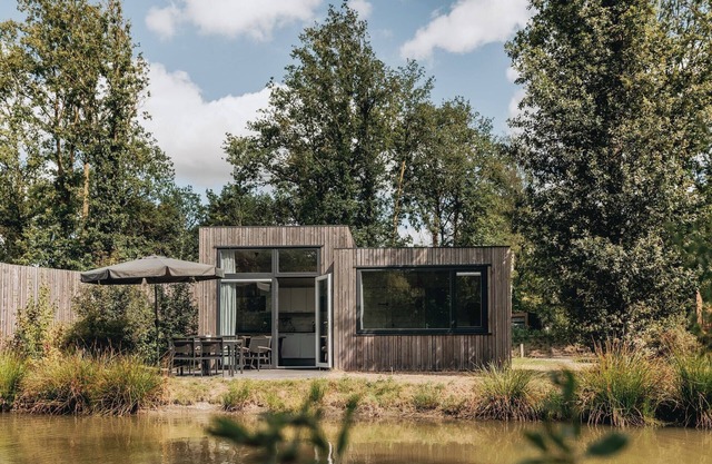 Water Lodge in Schaijk by the Waterside