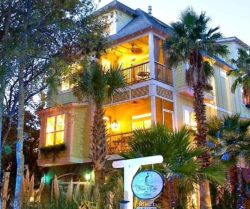 Water's Edge Inn - Adults Only