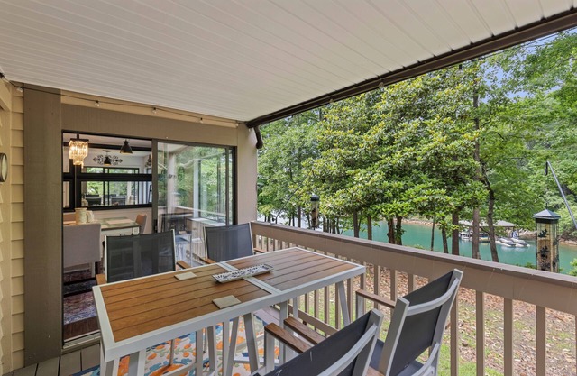 Waterfront 2 bedroom plus office Townhome in Keowee Key