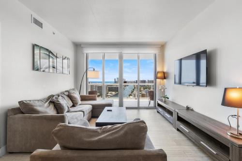 Waterfront 2 BR Luxury Apartment with Ocean views in Beachfront Resort