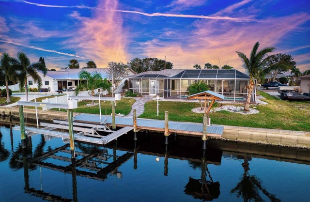 Waterfront 3 Br~Newly Renovated~Pool~Dog Friendly