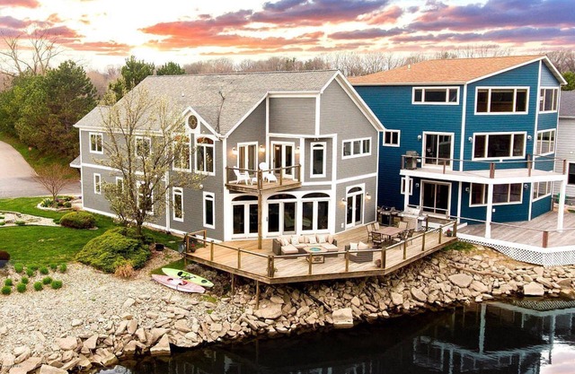 Waterfront 3Bed 3Bath Home