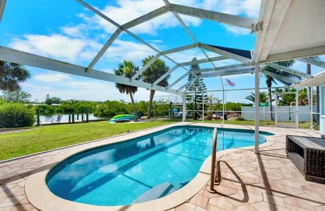 Waterfront 3BR – Pool, Dock, Kayaks & Beach