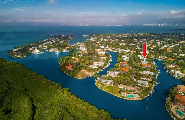 Waterfront 6BR House with Private Dock and Heated Pool