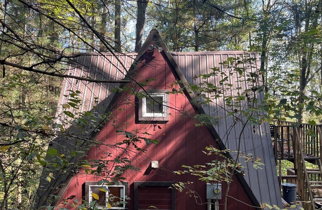 Waterfront A Frame w/Private Dock, 2 Kayaks, 1 Canoe + Hot Tub!