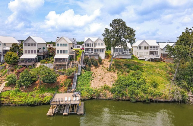 Waterfront Bliss: Wheeler Lake Retreat w/Dock!