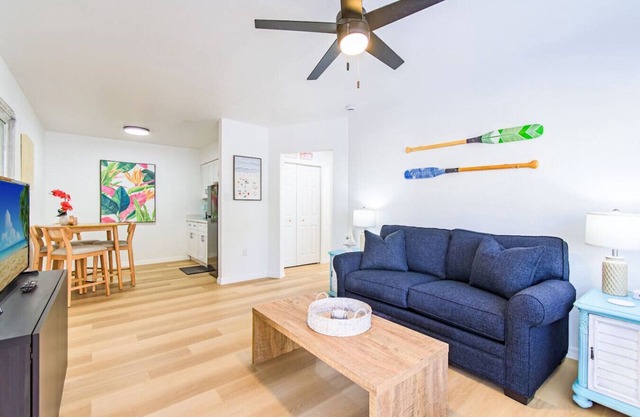 Waterfront Bungalow Oasis 2 Blocks to Beach