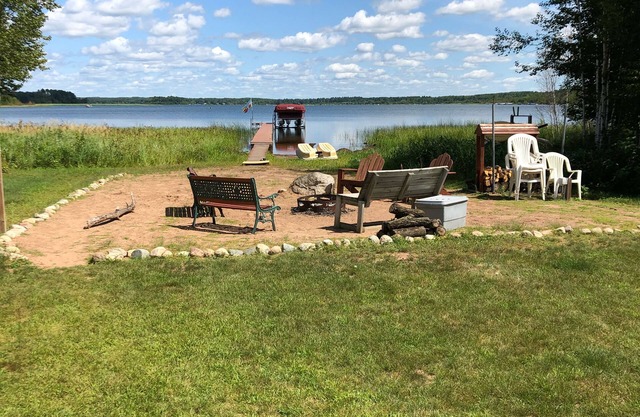 Waterfront Cabin With Sand Beach On Pristine Shell Lake