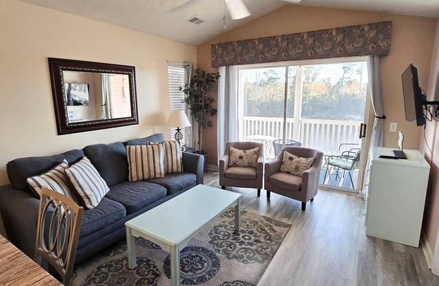 Waterfront condo, close to golf and beach 16G