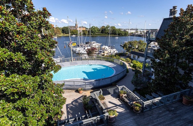 Waterfront Condo with Views of Annapolis, Pool & Prime Eastport Location