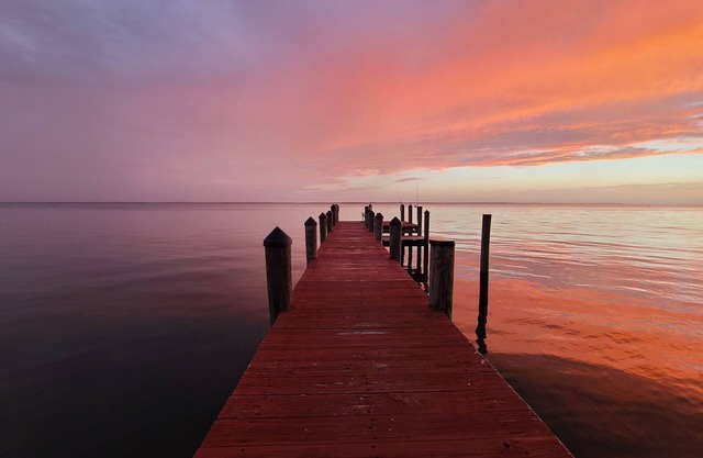 Waterfront Cottage w/Private Pier & Beach ~ Lil' Paradise On The Potomac