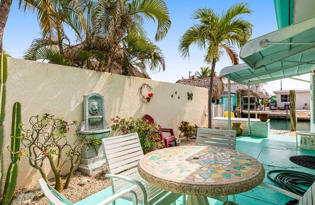 Waterfront Cottage: 60-ft. dock, Fish Station, free WiFI, 3 TVs & washer/dryer