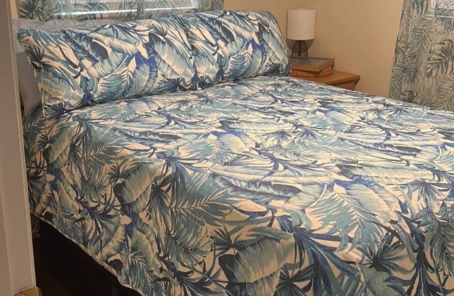 Waterfront cottage on a quiet dead end street. Tranquil and pet friendly.