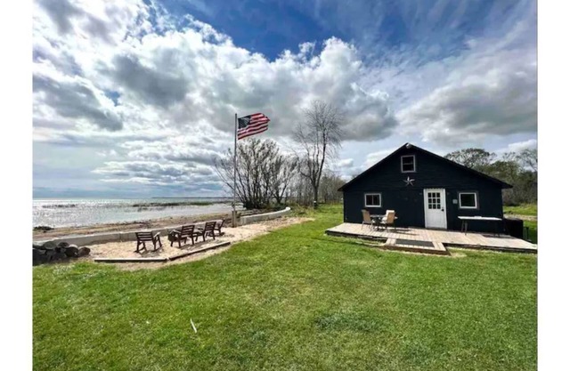Waterfront Cottage - Private Retreat - Beachside Fire Pit