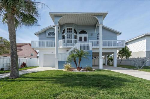 Waterfront-Direct Gulf Access-Dock-Kayaks-Pool