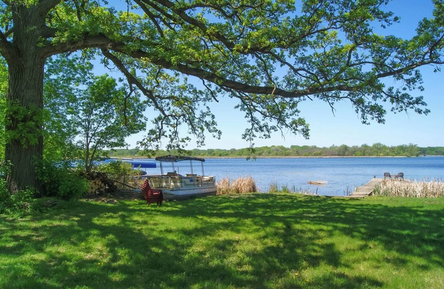 Waterfront Eagle Lake Home w/Yard & Deck