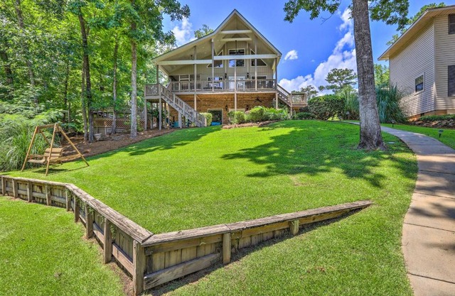 Waterfront Eatonton Escape with Private Hot Tub!