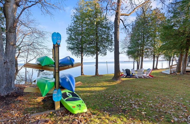 Waterfront Fall Escape on Little Sturgeon