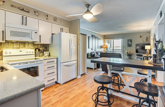 Waterfront Gem w/Balcony in Garden City