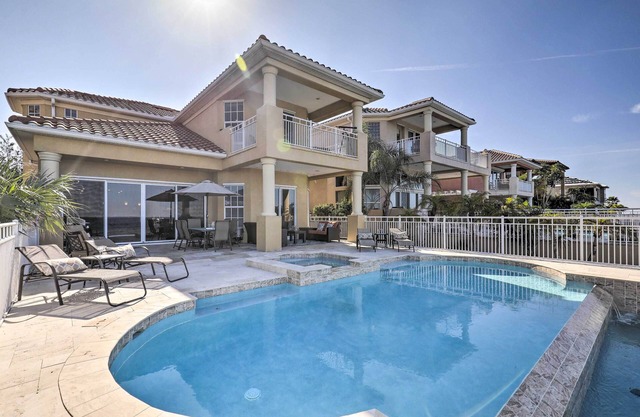 Waterfront Gem w/Pool & Dock in Apollo Beach