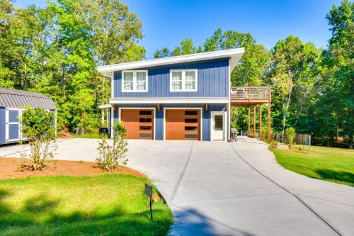 Waterfront Hartwell Apartment with Dock Access!