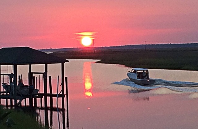 Waterfront home. Excellent views and fishing. Perfect getaway