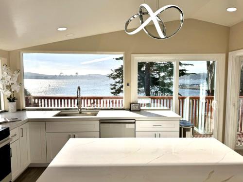 Waterfront Home in Bodega Bay! 3Beds, 2Baths & panoramic ocean views