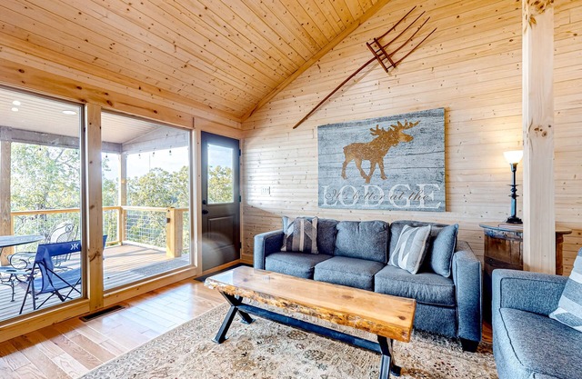 Waterfront home on Douglas Lake w/free attraction tickets, 2 decks, & rec room