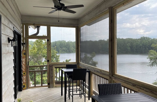 Waterfront Lakehouse Retreat!