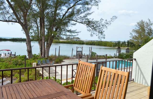 Waterfront Longboat Key Retreat With Dream Views