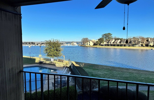 Waterfront modern condo on Walden at the lake Conroe