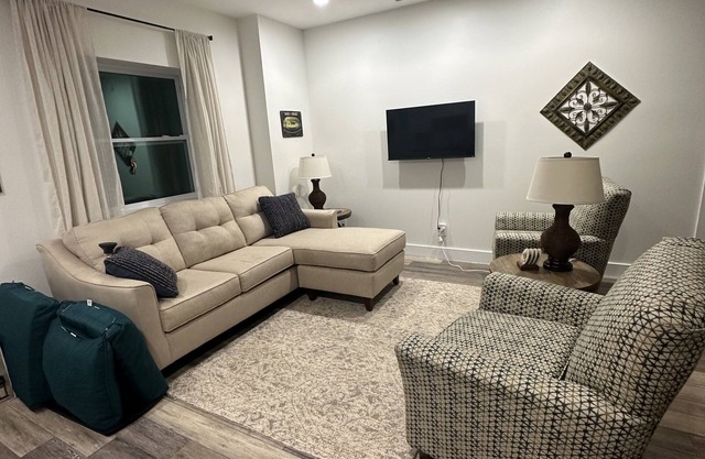 Waterfront! New build, two bedroom! Starlink WiFi