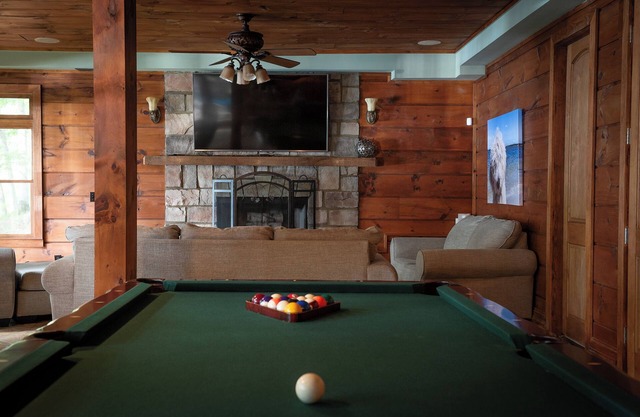 Waterfront on Lake Lanier-updated home with Dock close to golf and 1 hour to UGA