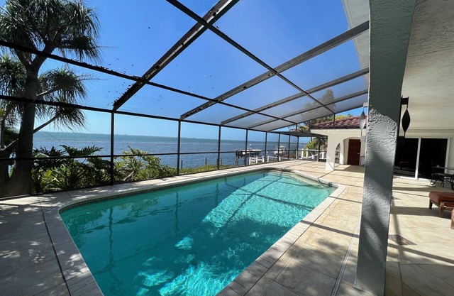 Waterfront Paradise- Heated pool, AMAZING Sunsets!