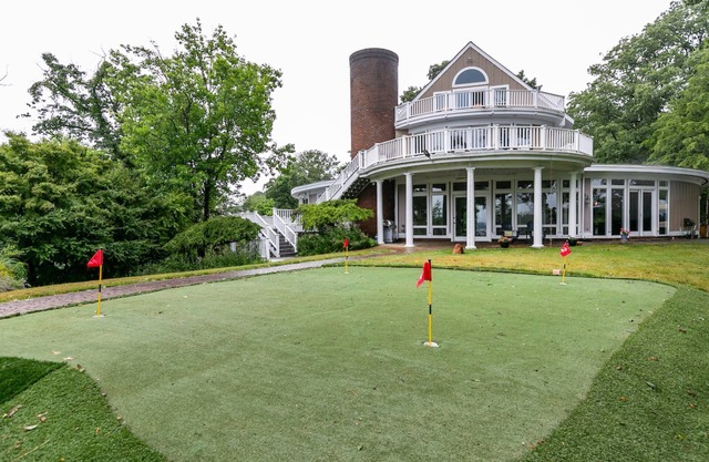 Waterfront pier, putting green just minutes from downtown Annapolis