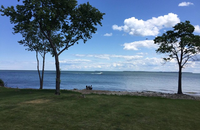 WATERFRONT, private, peaceful, quiet and clean. The BEST views on Put in Bay.