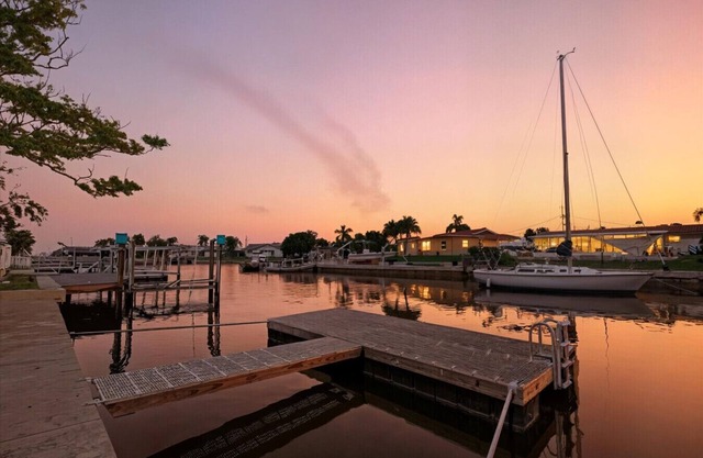 Waterfront Retreat W/Floating Dock & Kayaks