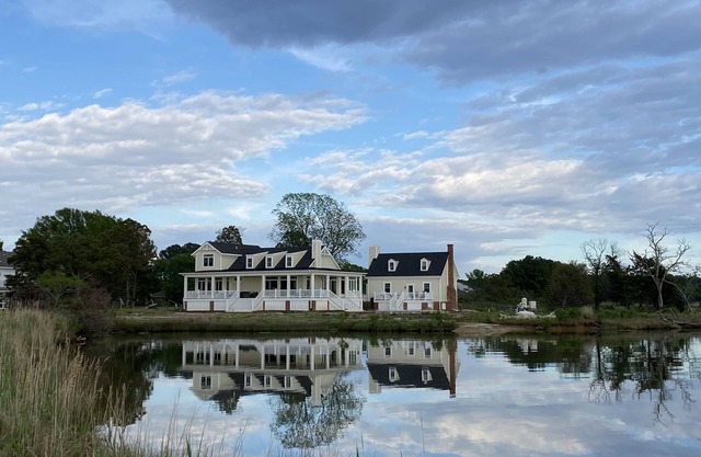 Waterfront retreat, beautiful views!
