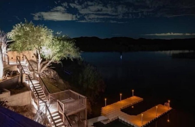 Waterfront River Retreat