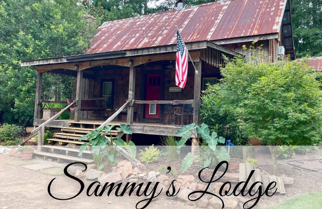 Waterfront Rustic Country Cabin Retreat-Dog's Welcome!