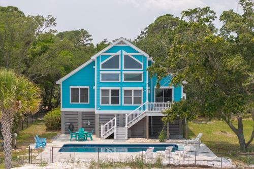 Waterfront Escape - Seasonal Pool - Perfect for Families and Friends!