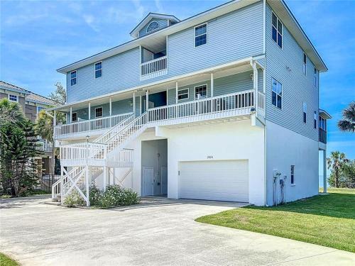 Waterfront Villa 3BD 2BA Townhome Side A Bring your Boat