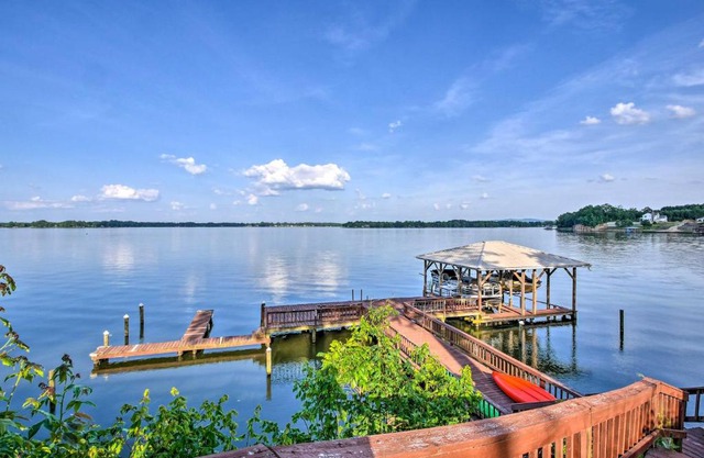 Waterfront Weiss Lake Getaway with Dock and Patio!