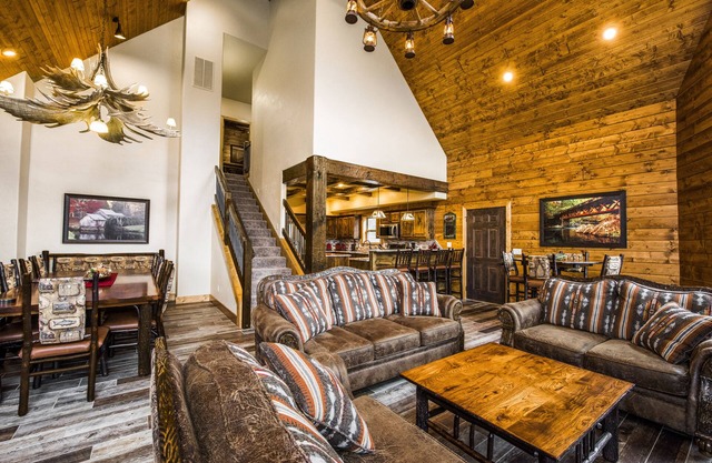 WaterMill Cove 8Bed Lakefront Lodge 9~2 miles to SDC~HUGE POOL~Free Amenities