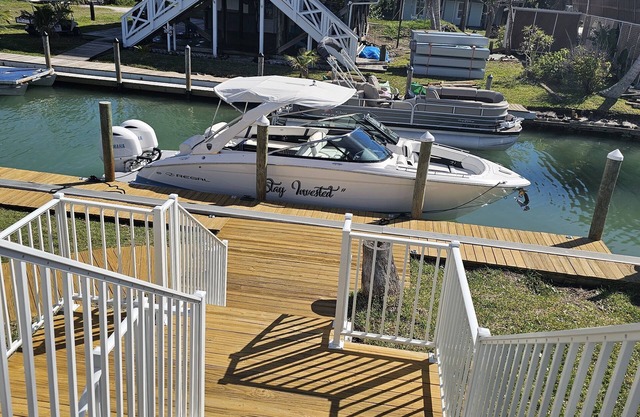 WATERS EDGE-60 ft private dock, free concierge service on check in/out days!